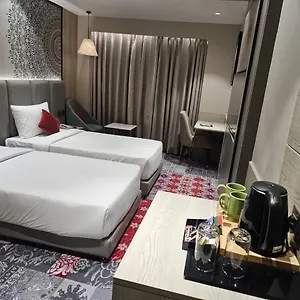 Crystal Otel