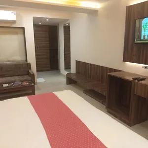 3* 酒店 莫蒂宫殿酒店及餐厅