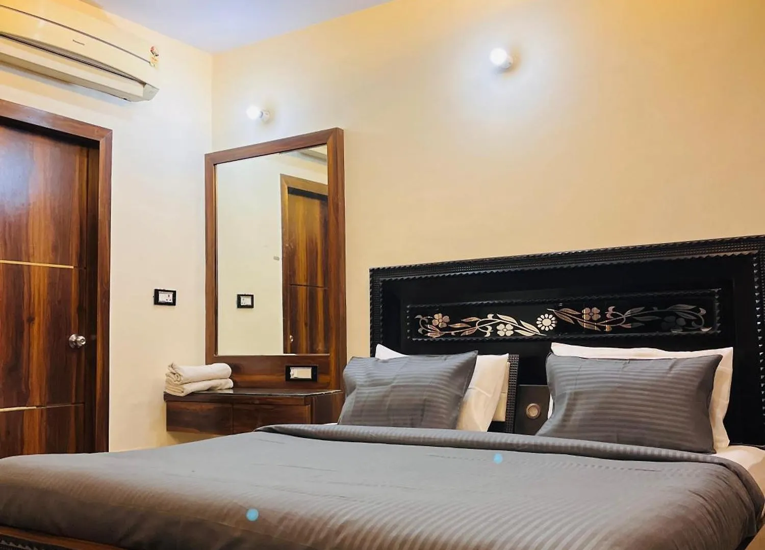 Vesta International Premium Homestay Agra